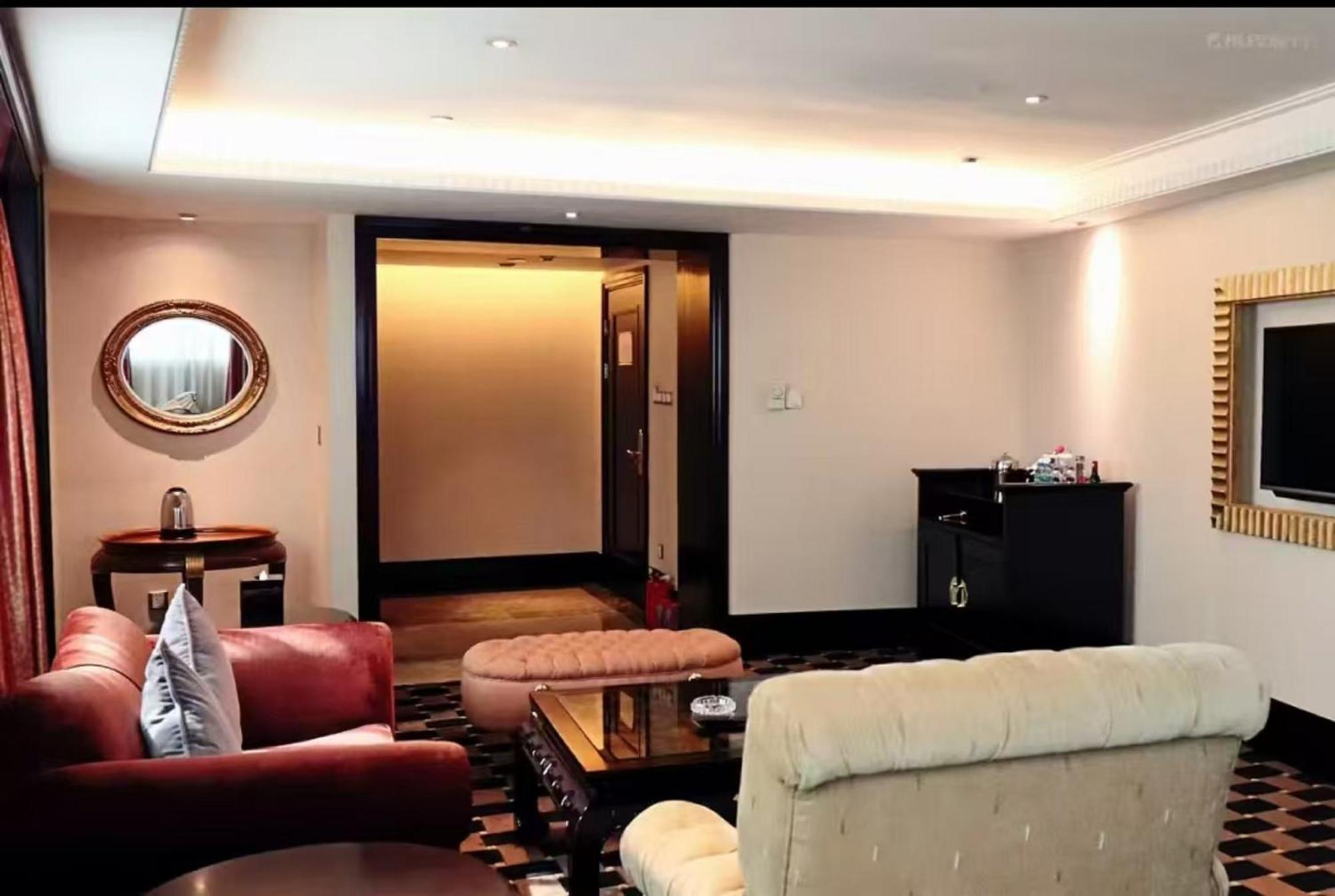Royal Mediterranean Hotel Guangzhou Exteriör bild